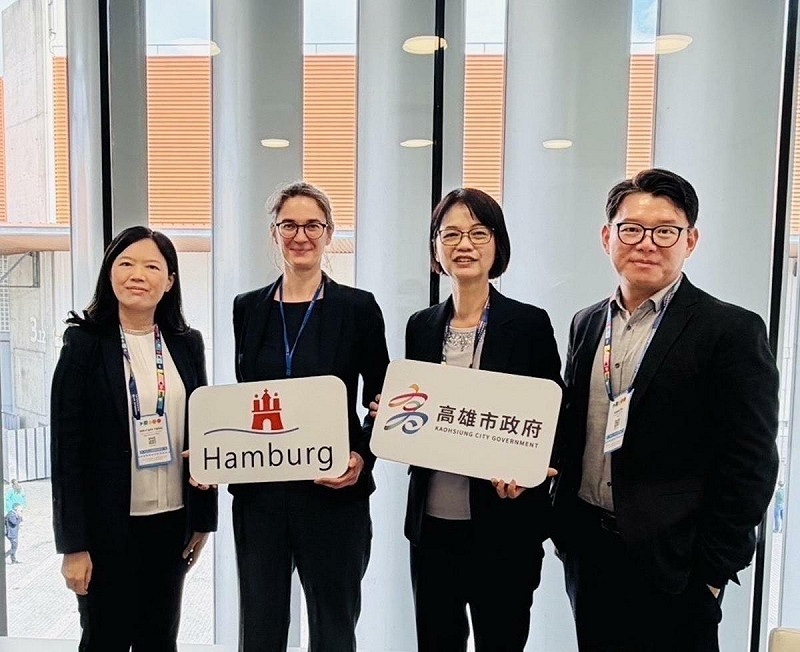 張淑娟(右二)率市府交通局、行國處與德國漢堡展開城市對話。   圖：高雄市行國處/提供