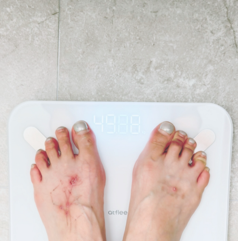 泫雅在本月5日透露自己已經瘦到49公斤。如今泫雅在舞台上暈倒，讓不少粉絲猜測跟減肥有關。   圖：翻攝自泫雅IG