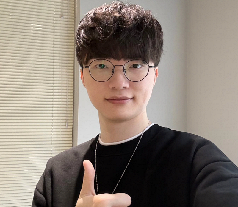 Faker奪下了職業生涯的第6座冠軍獎盃。   圖：翻攝自Faker IG