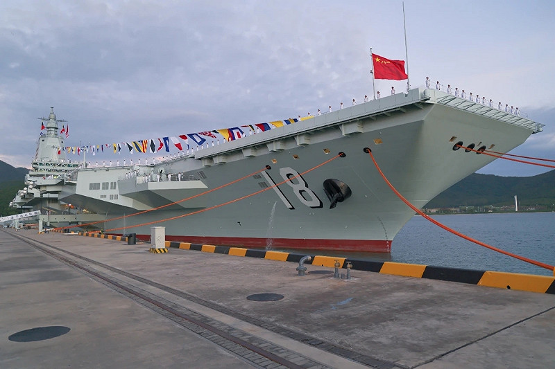  中國第三艘航艦「福建號（舷號18）」11月5日入列，但官方直至11月7日才發布消息。還有人質疑因岸電及擺設來看，有些照片可能是預演時拍攝。 圖：翻攝「臉書」China Daily粉絲專頁 