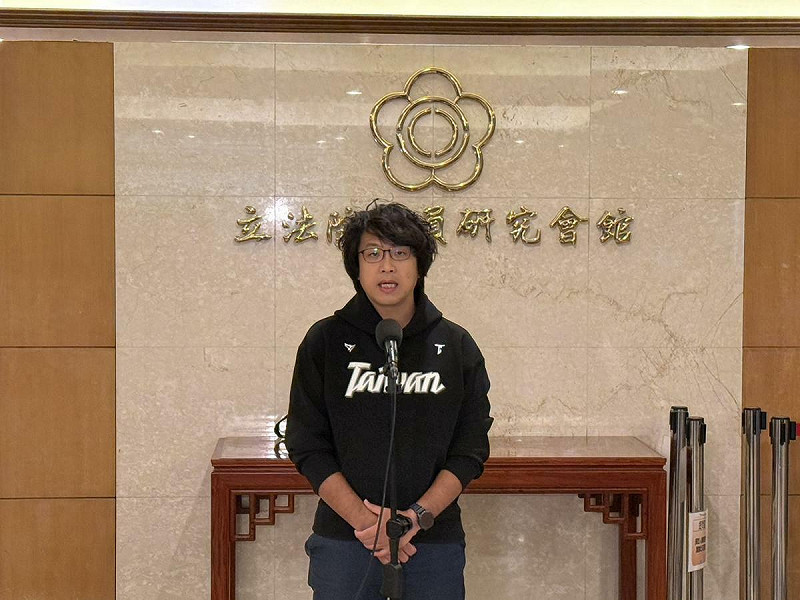 中國央視發布長達7分鐘的影片揚言對沈伯洋展開「全球通緝」，他嗆習近平都沒這待遇，真丟臉！   圖：金大鈞／攝