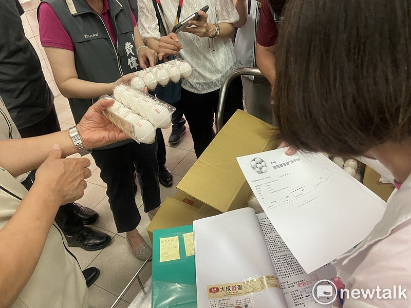 臺南市政府教育局啟動全市學校午餐蛋品安全清查機制，已完成全面清查。經比對教育部「校園食材登錄平臺」資料及衛生單位公告，全市各級學校自9月1日至11月10日期間，均未使用溯源編號I47045系列（芬普尼案相關批號）之蛋品，請家長與社會大眾放心。   圖：台南市政府提供