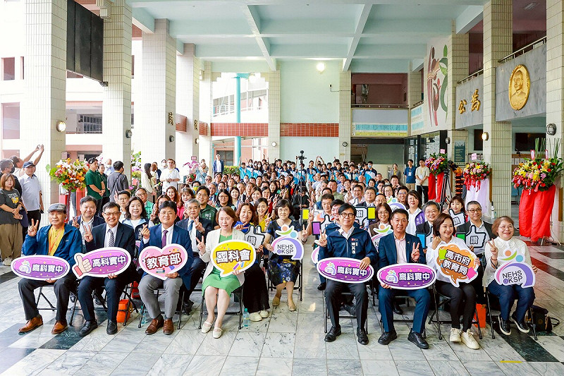 國立高科實驗中學揭牌，預計117年5月完工。   圖：高雄市政府/提供
