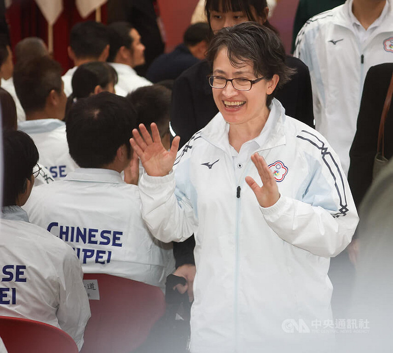 2025年第25屆東京夏季達福林匹克運動會代表團授旗典禮10日下午在運動部舉行，副總統蕭美琴（前）出席向與會的選手們致意。中央社記者謝佳璋攝  114年11月10日   