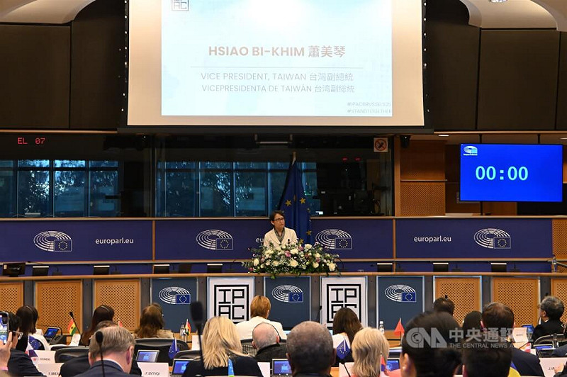 副總統蕭美琴11月7日驚喜現身歐洲議會，在其間舉行的對中政策跨國議會聯盟（IPAC）年度峰會發表專題演說。中央社記者吳柏緯布魯塞爾攝 114年11月7日   圖：中央社提供
