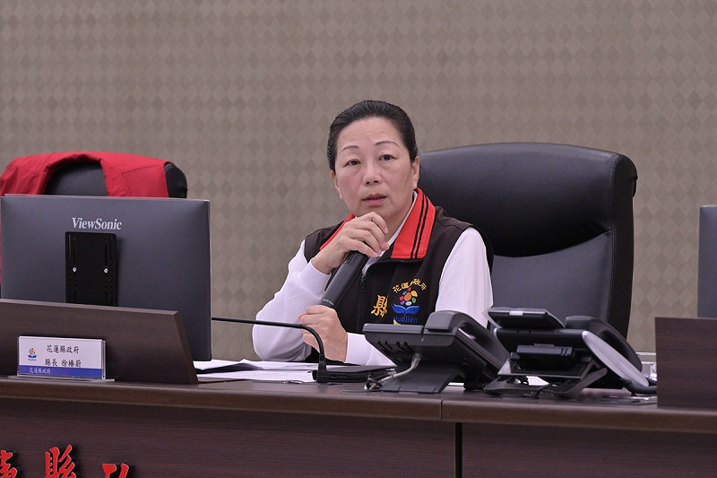 張育萌表示，花蓮縣府會在臉書公布颱風資訊，但卻有居民被封鎖，縣府也承認有封鎖，竟說看不到颱風資訊，可以打 1999 反映，痛批「是要徐榛蔚縣長開恩，解除封鎖嗎？」   圖：取自徐榛蔚臉書（資料照）