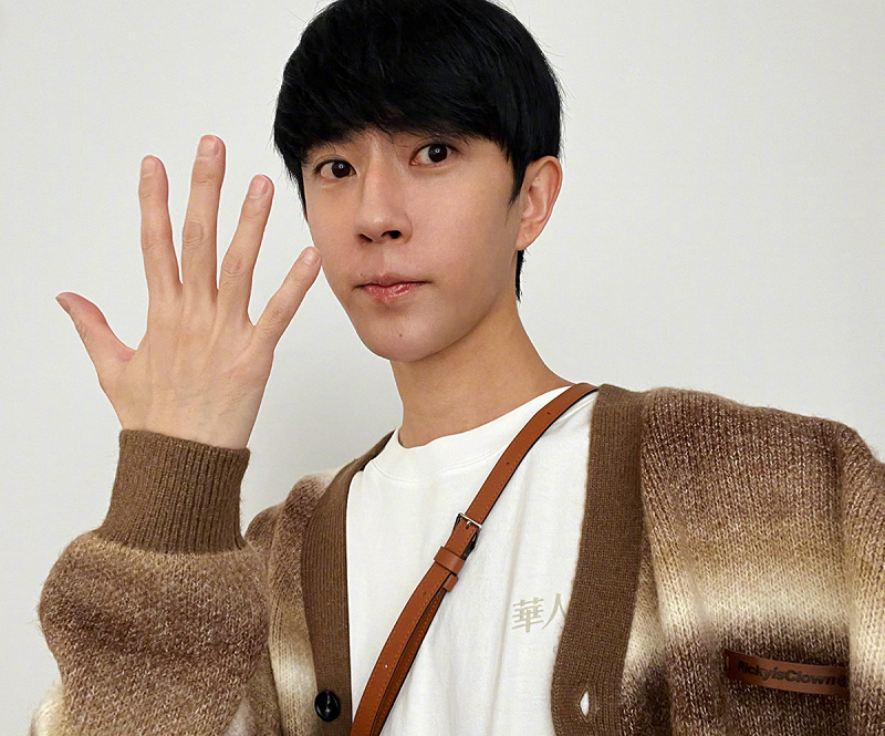 于朦朧今年9月驚傳墜樓身亡，如今事件已延燒2個月，由於真相未明，至今仍不斷有新料爆出。   圖：翻攝自于朦朧微博