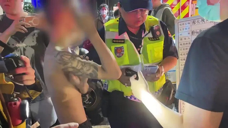 大樓起火原因竟是情侶吵架，男子點燃衣櫃釀禍。   圖：翻攝畫面