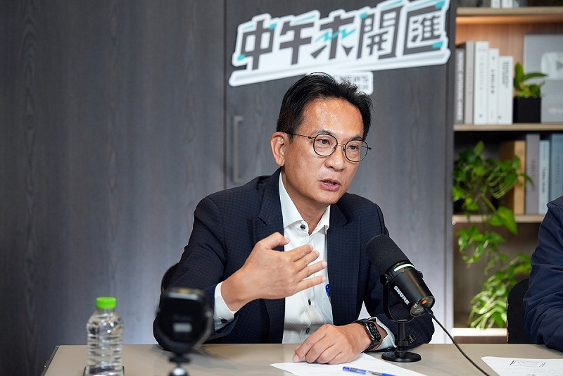 面對台南市長黨內初選，民進黨立委林俊憲承諾尊重結果不脫黨，也只等陳亭妃一句話。   圖：CNEWS匯流新聞網提供