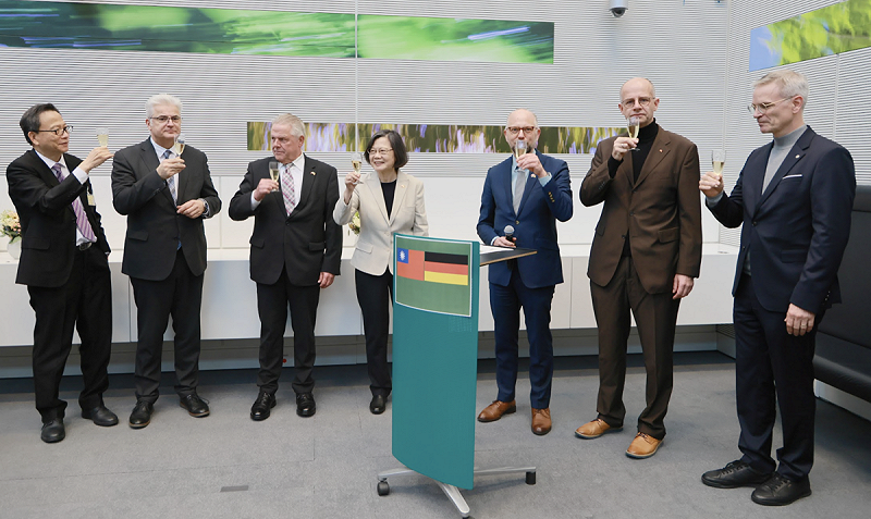  蔡英文與德國國會友台小組茶會。 圖：蔡英文辦公室提供 