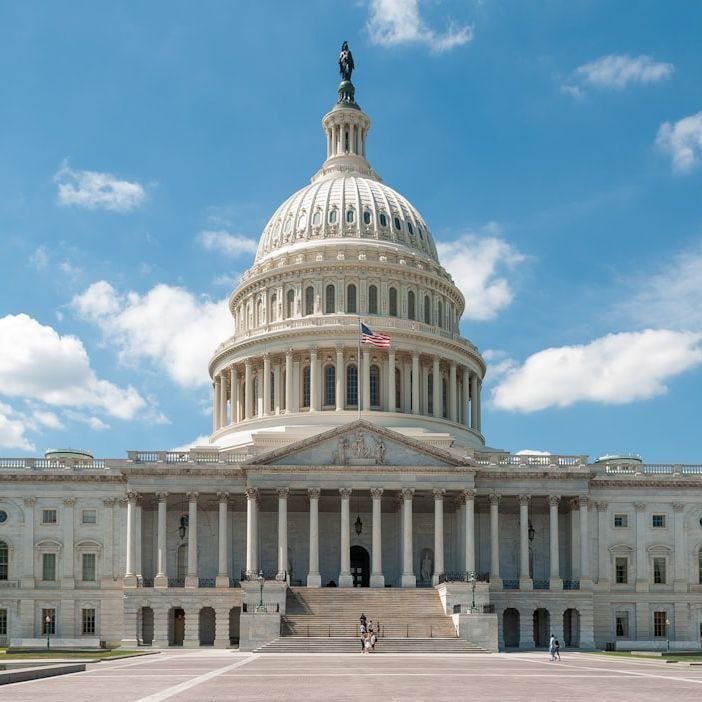 美國政府正經歷有史以來最長的停擺。   圖：翻攝自 X《Airdrop Blaze》