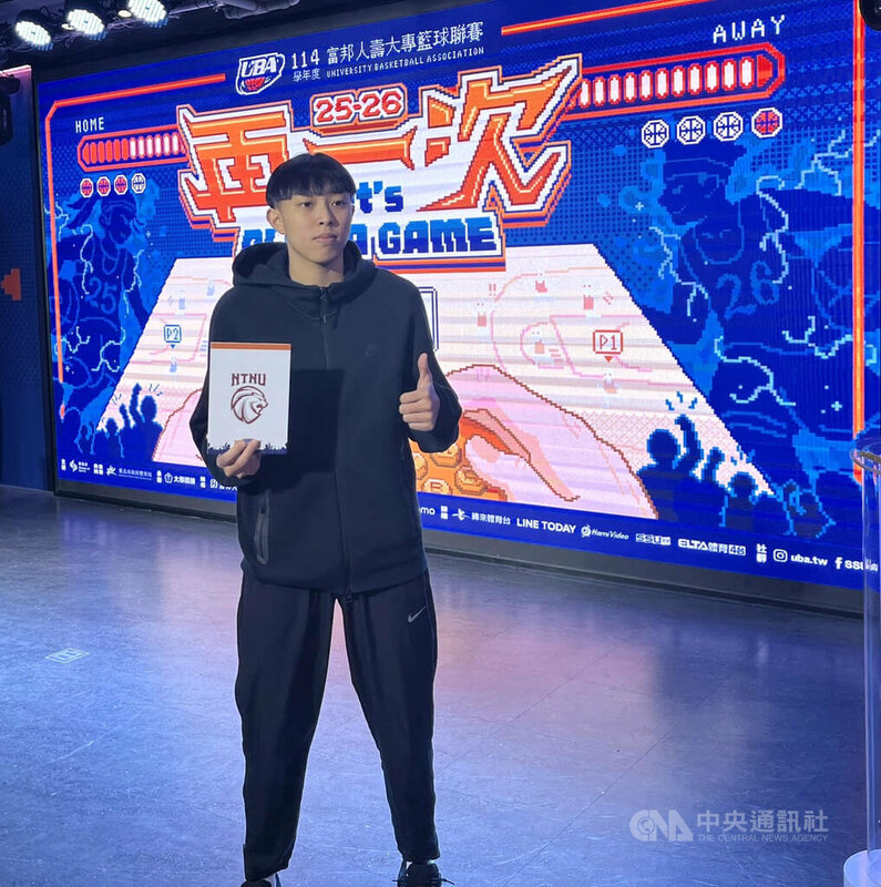 114學年度UBA大專籃球聯賽開賽記者會11日在台北舉行，曾被譽為「最強高中生」的台灣女籃好手張聿嵐（圖），今年賽季將代表台灣師範大學首度踏上UBA戰場，希望能幫助學校多拿幾勝。中央社記者黎建忠攝　114年11月11日   