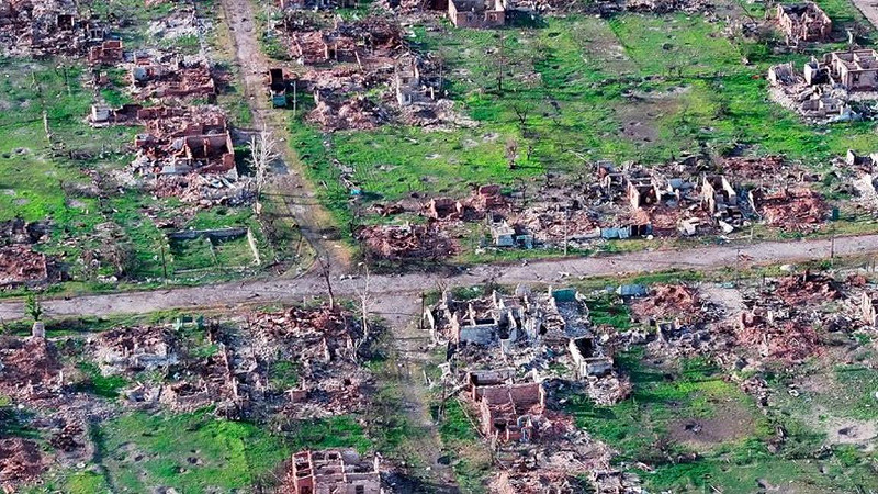 戰場街道被破壞地相當嚴重。圖:翻攝自 X《NiKITa》 戰場街道被破壞地相當嚴重。圖:翻攝自 X《NiKITa》