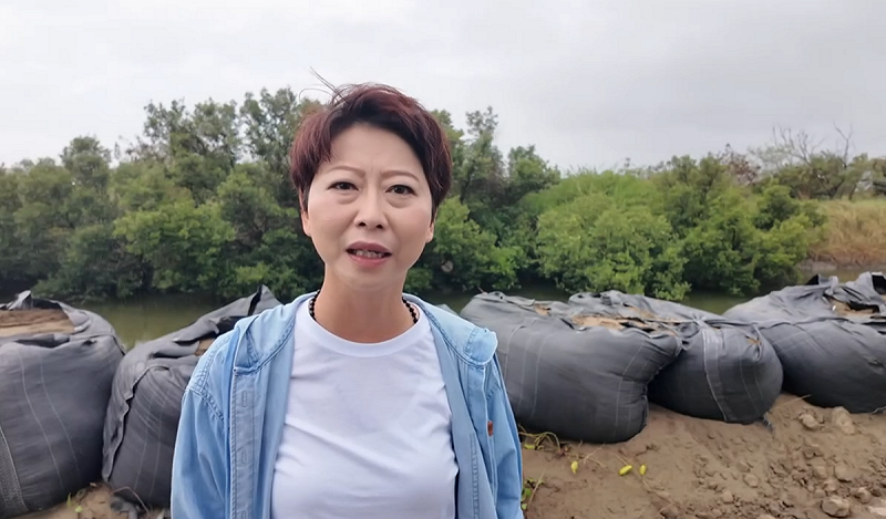 陳亭妃今天在台南勘災，並表示自己就是最強母雞。   圖：陳亭妃辦公室提供