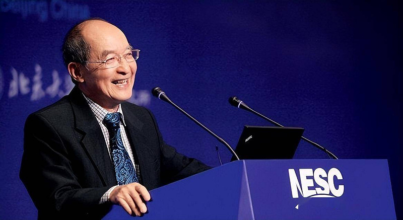 財經冷眼警告，復旦教授倡「默認捐器官」，恐讓14億人淪為「器官共體」，中國將成「人間地獄」。圖為復旦大學教授黃有光。   圖：翻攝自網路