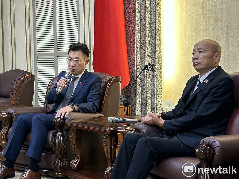 立法院長韓國瑜(右)與副院長江啟臣。   圖：林朝億/攝