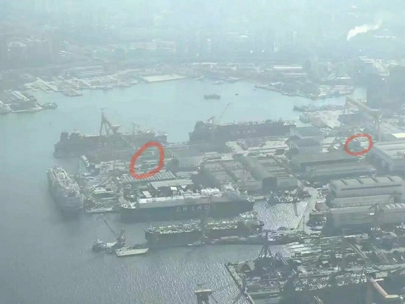 另據 X 帳號 @royxy 貼文指出，最新流出的 004 型航母建造現場照片，是在大連周水子國際機場降落時所拍攝。   圖:翻攝自X帳號@KELMAND1