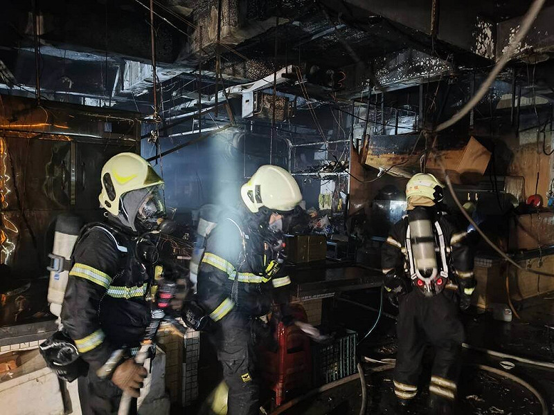 澎湖最大的馬公北辰市場，13日凌晨傳火警，警消近1小時灌救撲滅，燒毀多個攤販，幸未傳出人員傷亡，起火原因由消防局調查釐清。（澎湖縣消防局提供）  中央社    114年11月13日   