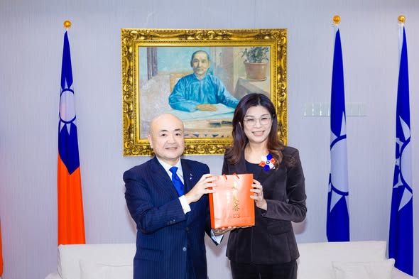 國民黨主席鄭麗文與日本台灣交流協會代表片山和之進行會談。   圖：擷取自鄭麗文臉書