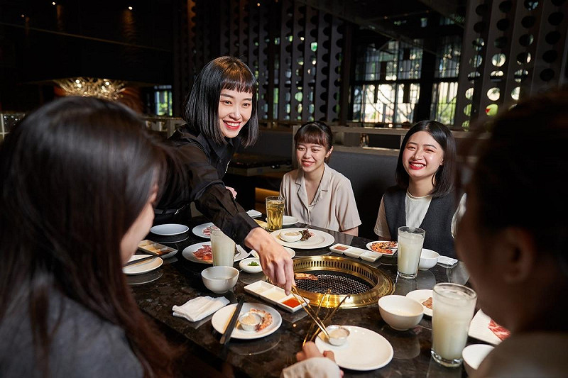 屋馬餐飲集團指出，自平日午間套餐推出以來，廣受上班族與家庭客青睞。   圖：屋馬餐飲集團/提供