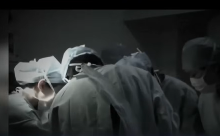 于朦朧案延燒，「老北京茶館－幽默時政」指事件牽出涵蓋人體標本、食品加工與器官交易的黑暗產業鏈，引發外界震撼。   圖：翻攝自網路