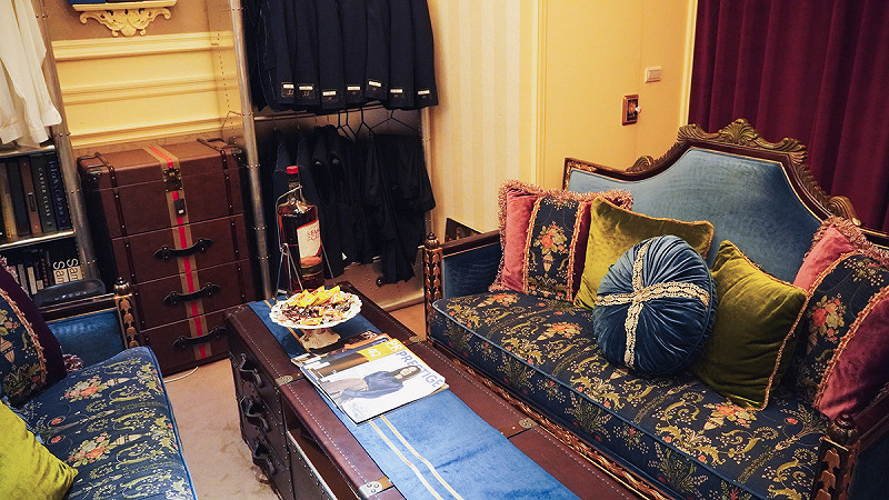 「ERIKA CHUNG」工作室內部裝潢採歐式古典風格，營造出品牌獨有的美學理念。   圖：高雄市青年局/提供