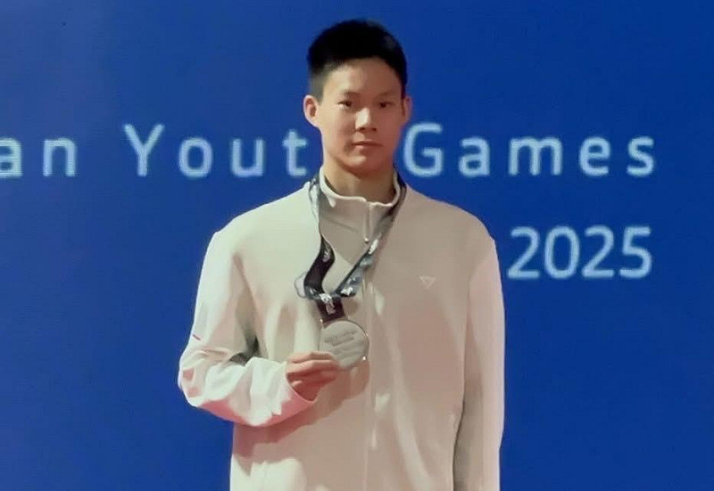 新莊高中李瀚在游泳男子100公尺自由式勇奪銀牌。   圖：高雄市教育局/提供