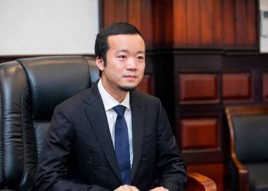 蔡慎坤指出,陳志只是太子集團的「門面」,真正掌權者是來自江蘇宿遷的胡小偉。 圖:翻攝自 X 蔡慎坤指出,陳志只是太子集團的「門面」,真正掌權者是來自江蘇宿遷的胡小偉。 圖:翻攝自 X