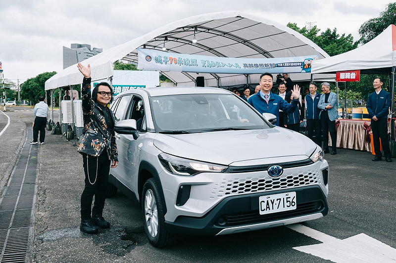 交通部宣布明年5月起將上路的高齡換照新制，換照年齡將調降至70歲。   圖：取自交通部臉書（資料照）