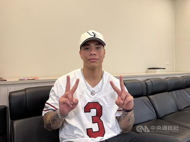 洛杉磯道奇隊野手柯敬賢（圖）磨練球技，希望讓更多人認識「台灣」，用原住民歌當出場曲，也期盼打出成績，「讓更多人看到我是從台灣來的選手。」中央社記者謝靜雯攝 114年11月15日   