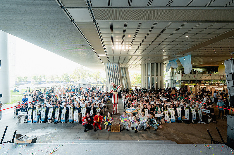 2025高雄城市書展匯集百家出版社與獨立書店打造「港灣書市」。   圖：高雄市立圖書館/提供