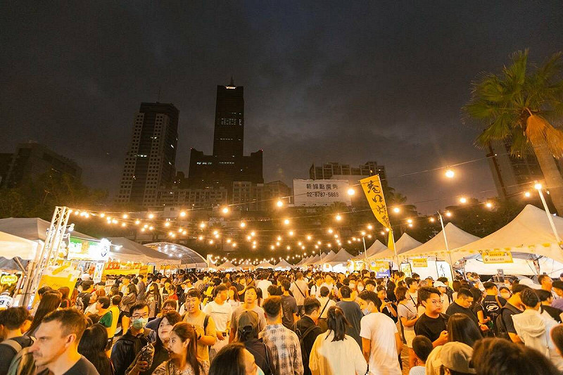 2025高雄鹹酥雞嘉年華首日吸引5萬人潮。   圖：高雄市觀光局/提供