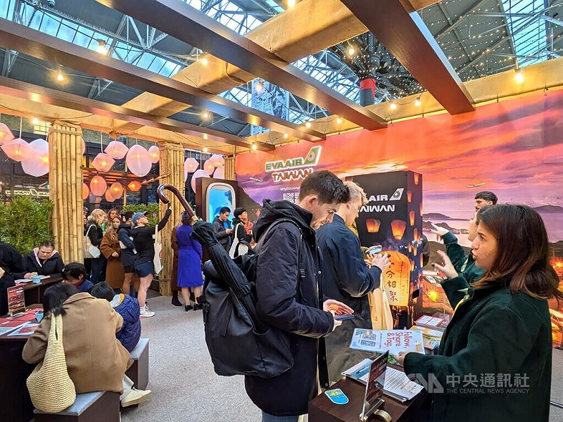 觀光署倫敦辦事處與長榮航空英國分公司合作，15至16日在東倫敦老斯皮塔菲爾茲市集舉辦快閃宣傳活動，推介台灣觀光旅遊資源。    圖/中央社
