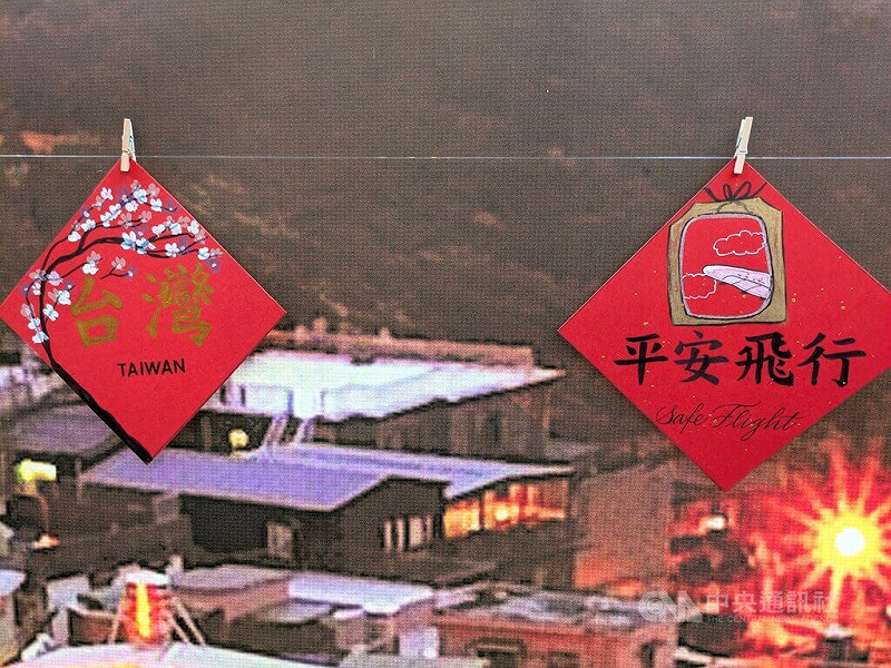 觀光署駐倫敦辦事處攜手長榮航空英國分公司，15至16日在東倫敦舉辦台灣旅遊快閃宣傳活動，現場提供民眾揮毫書寫祝福。    圖/中央社