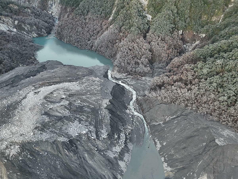 日上午6時監測顯示馬太鞍溪堰塞湖水位為1006.6公尺。   圖：林保署花蓮分署／提供