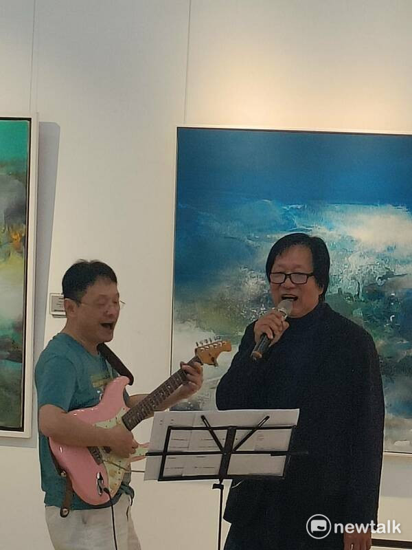 開幕儀式上黃意會清唱了三毛寫詞的〈橄欖樹〉，歌聲深情悠遠，彷彿引領現場觀眾穿越時光，回到那個充滿理想與浪漫的年代。   圖：唐復年/攝