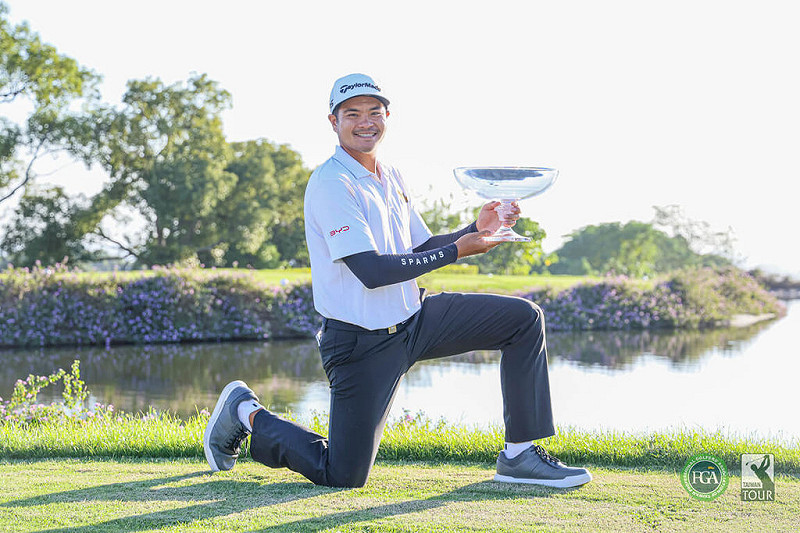 2025台玻台豐公開賽16日在彰化進行最終回合，泰國球員艾克帕里特（Ekpharit Wu，中文名吳泰賜）（圖）成功逆轉、拿下生涯首座亞巡賽冠軍盃。（TPGA提供）中央社記者黎建忠傳真　114年11月16日   