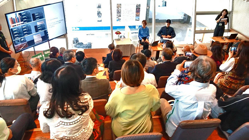 2025高雄城市書展活動現場湧入讀者，講座與交流熱烈進行，展現閱讀跨越國界、連結世界的力量。   圖：高市圖提供