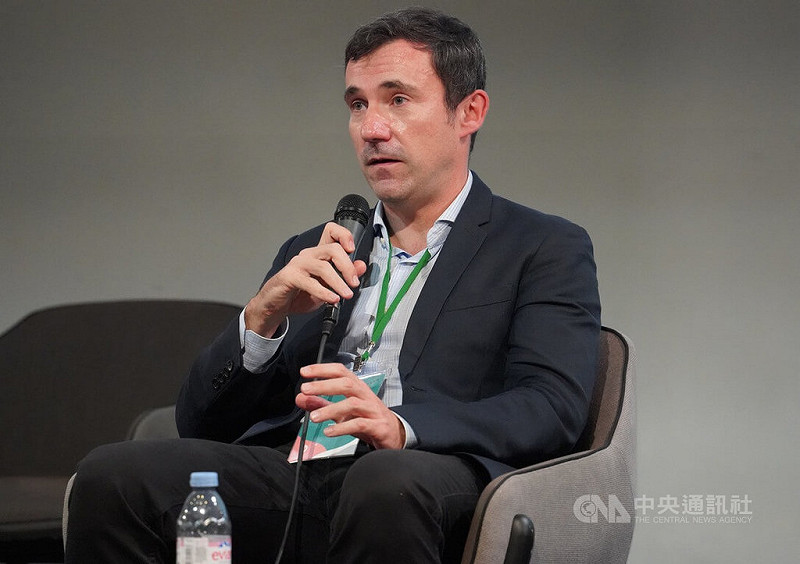 法國智庫蒙田研究所（Institut Montaigne）國際研究主任杜懋之（Mathieu Duchâtel）15日在歐洲台灣協會聯合會年會座談中，談到台灣在全球半導體生態系的戰略角色。中央社記者曾依璇巴黎攝　114年11月17日   圖：中央社提供