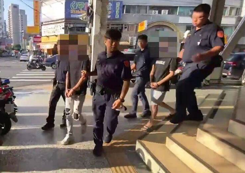 以趙男為首的一行人，持球棒圍毆制止的陳姓住戶遭逮。   圖：翻攝畫面