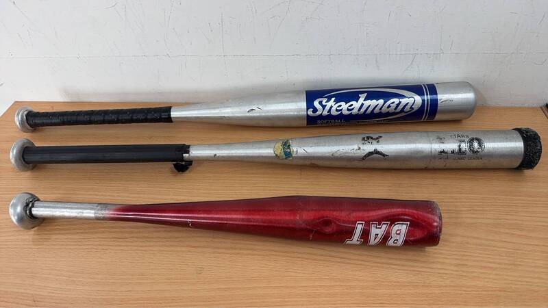 警方起出趙男一行人施暴時使用的球棒，球棒明顯凹陷。   圖：警方提供