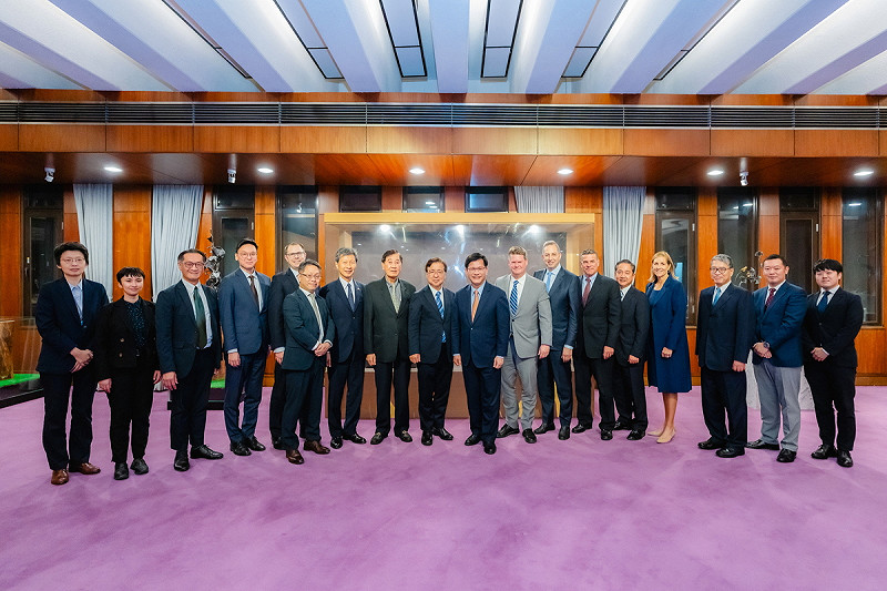 林佳龍宴請日本「笹川平和基金會」、美國「印太安全研究所」的專家學者。   圖：翻攝自林佳龍臉書