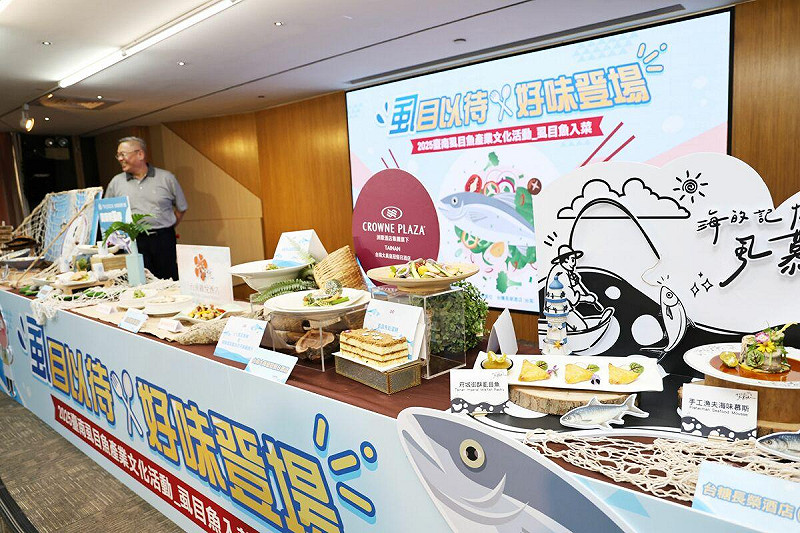 台南市政府農業局辦理「虱目以待 好味登場」活動，於今日辦理宣傳記者會，由台南市長黃偉哲主持，盼藉本次活動邀台南市5家飯店業者協力，整合資源推出使用台南優質虱目魚作為主題食材的料理，提升台南虱目魚的品牌價值。   圖：台南市政府提供