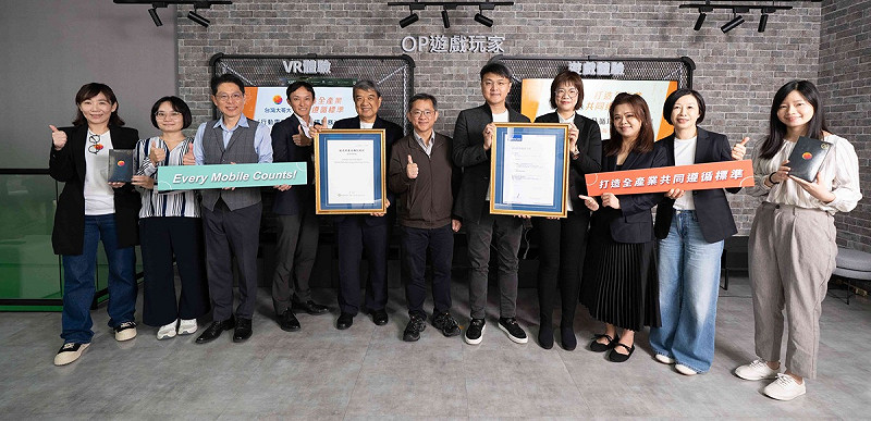 台灣大哥大主導制定《行動電話回收及循環服務》PCR，並於西門町示範門市率先套用完成 ISO 14067查證；結果顯示，每循環 1 支手機可較新機避免約16倍碳排放當量。   圖: 台灣大哥大/提供