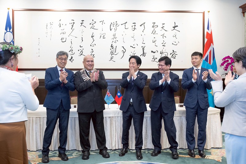 台灣、吐瓦魯簽署「台吐團結共榮條約」、「台吐多樣化漁業合作協定」及「台吐運動交流合作意向書」 圖:總統府提供 台灣、吐瓦魯簽署「台吐團結共榮條約」、「台吐多樣化漁業合作協定」及「台吐運動交流合作意向書」 圖:總統府提供