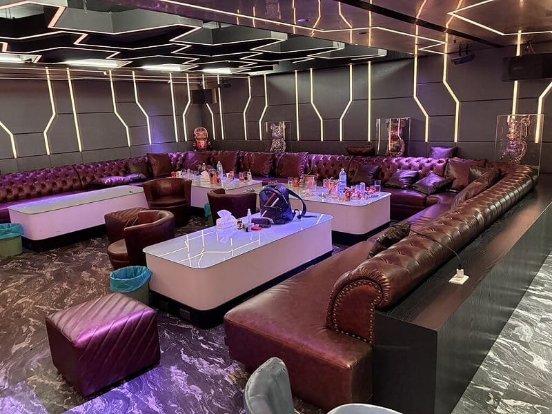 中檢破獲九州博弈集團涉洗錢後，綽號「鴨哥」劉姓男子113年6月起在高雄架設洗錢水房，1年多來洗錢近54億元，粗估入帳4221萬。檢警查出劉男曾買下商辦用作私人招待所。（讀者提供）中央社記者洪學廣傳真　114年11月18日   