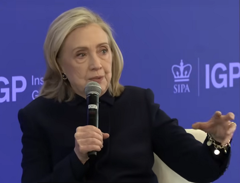 希拉蕊批評川普對外政策。圖:翻攝自哥倫比亞大學國際公共事務學院 YouTube 希拉蕊批評川普對外政策。圖:翻攝自哥倫比亞大學國際公共事務學院 YouTube