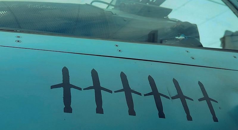 一架烏克蘭空軍的「幻影 2000」戰機，其機身上標記了擊落六枚俄羅斯巡弋飛彈的徽章。   圖：翻攝自 X