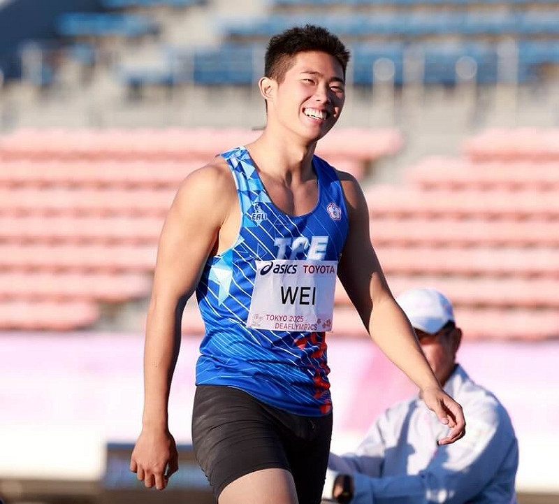 台灣年僅18歲的小將危宇澤（前）出征2025東京達福林匹克運動會（簡稱東京聽奧），18日在男子十項全能賽事以5985分奪銀，這也是台灣睽違16年後，再度在聽奧十項全能項目奪牌。（運動部提供）中央社記者黎建忠傳真　114年11月18日   