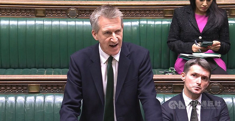 英國情報機關18日針對中國間諜活動對國會發布警示，主責安全事務的英國內政副大臣賈維斯則在國會應詢表示，政府仍未決定將中國納入外國影響力登記計畫的「加強管控」等級。   圖：取自國會議事轉播